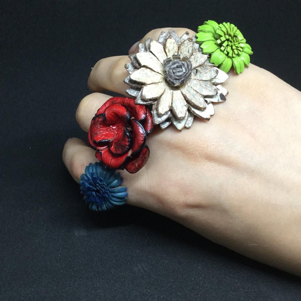Collection of 4 adjustable leather flower rings